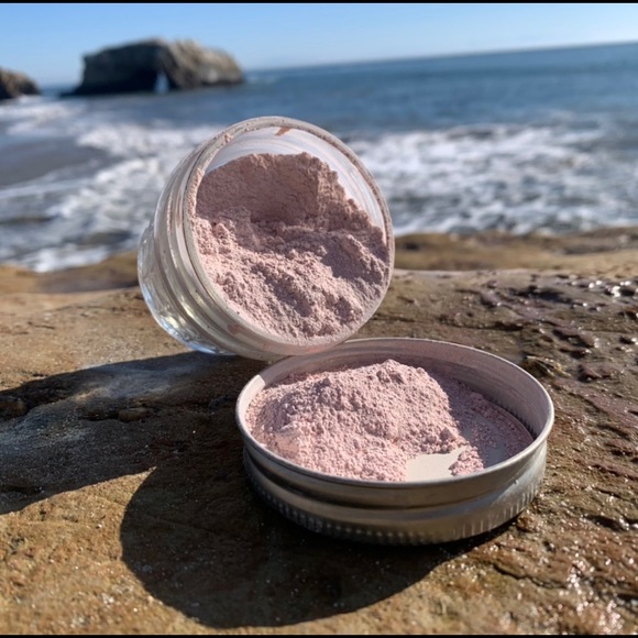 Nourish Organic botanical clay mask - Picture 1 of 5